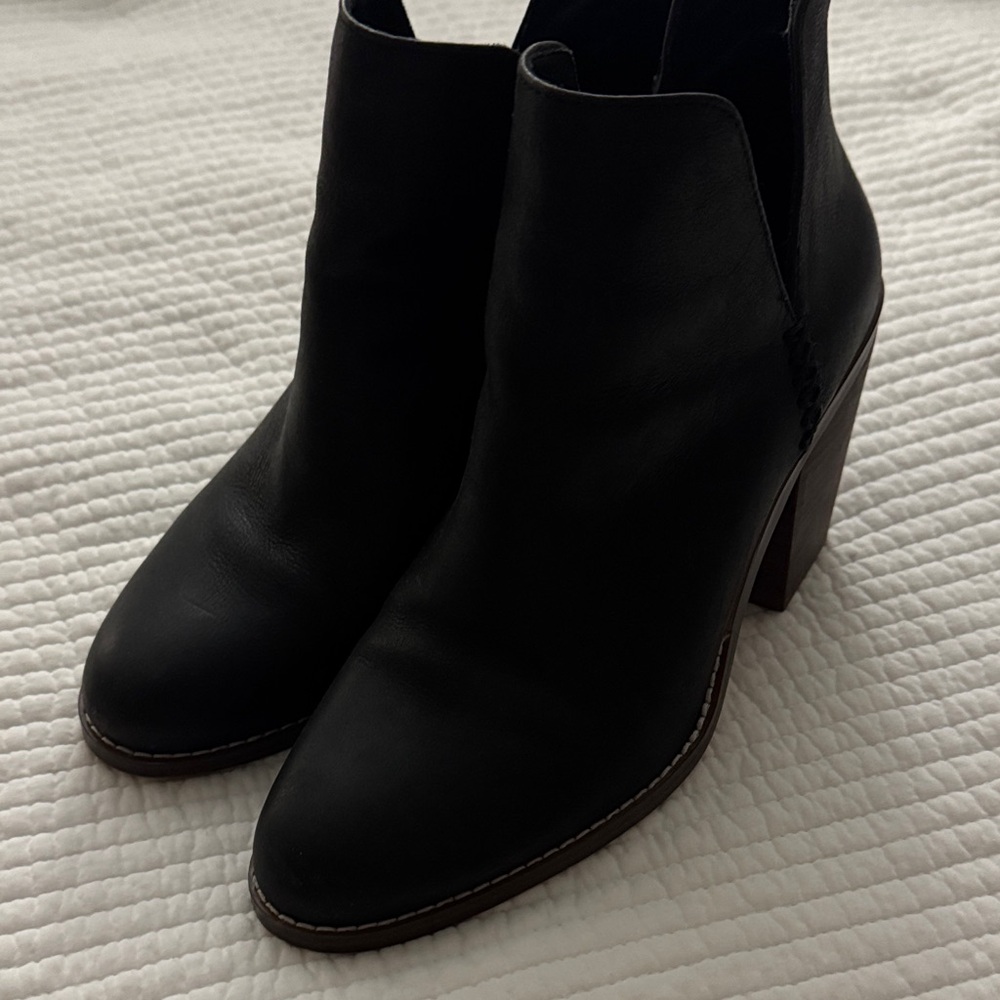 Crown Vintage Elegant Black Heeled Boots